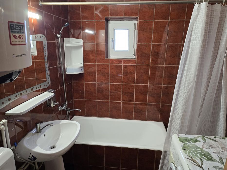 Vând apartament decomandat