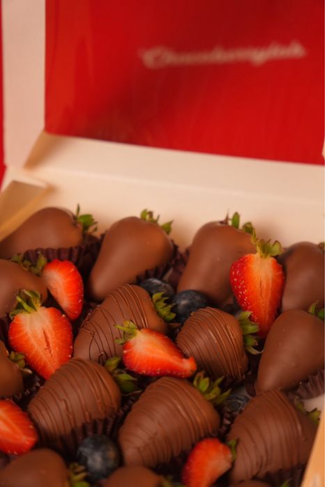 Клубника в шоколаде подарок на 8 марта