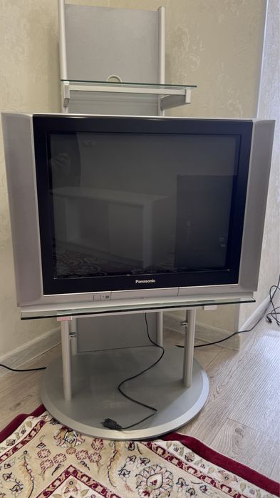 Телевизор с подставкой