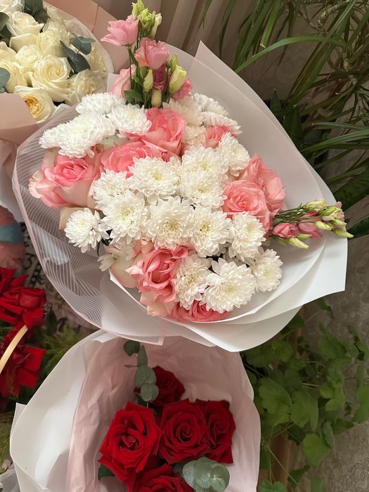 Цветы свежие по 10тысяч