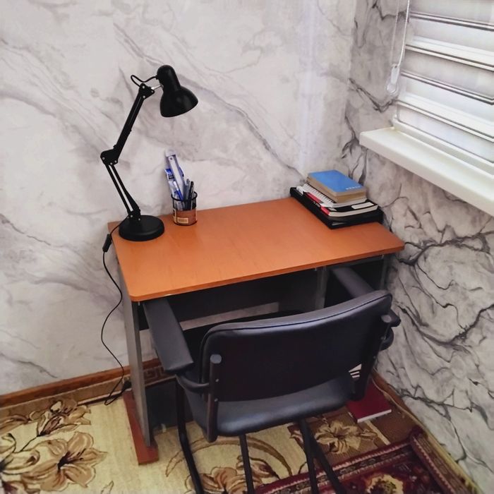 Stol-stul complect sotiladi