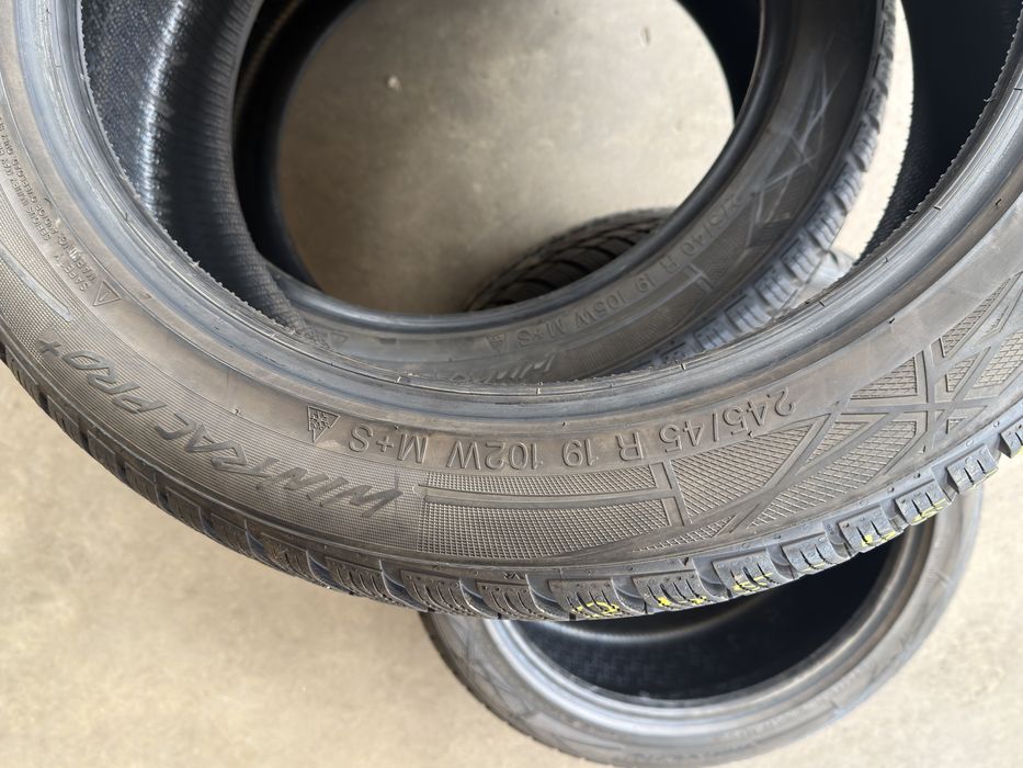 Vand set anvelope 245/45/19-275/40/19 vredestein de iarnă ca noi