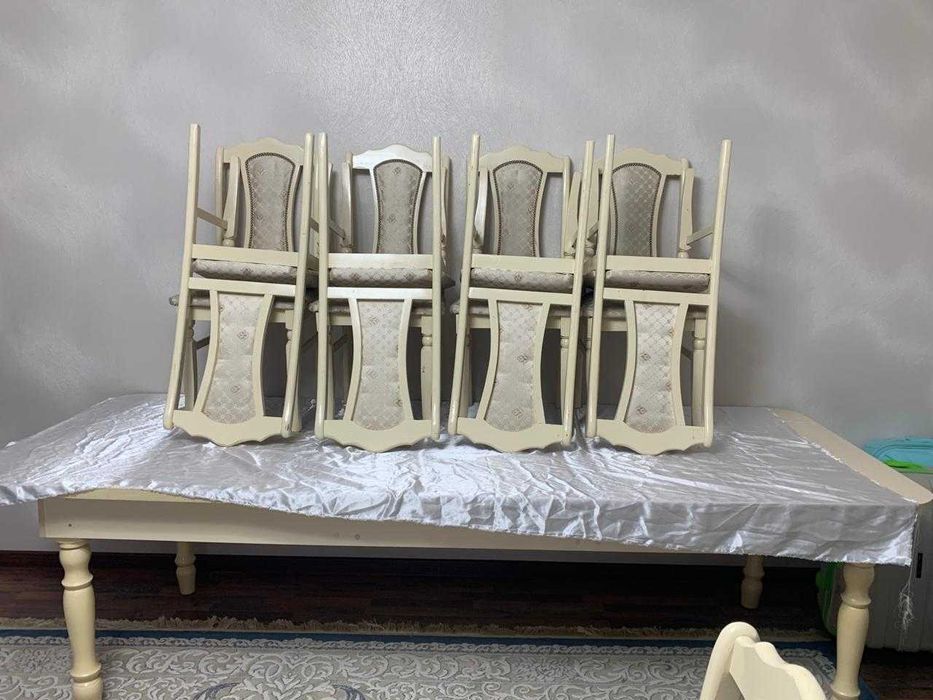 Стол со стульями