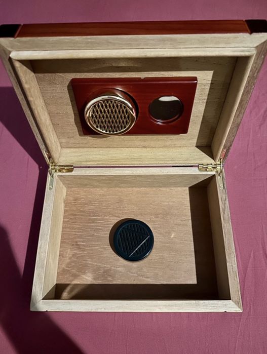 Humidor lemn cires