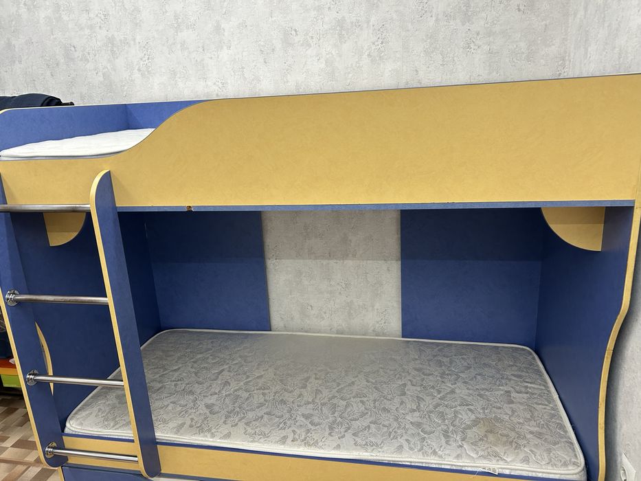 Двух-яростная кровать