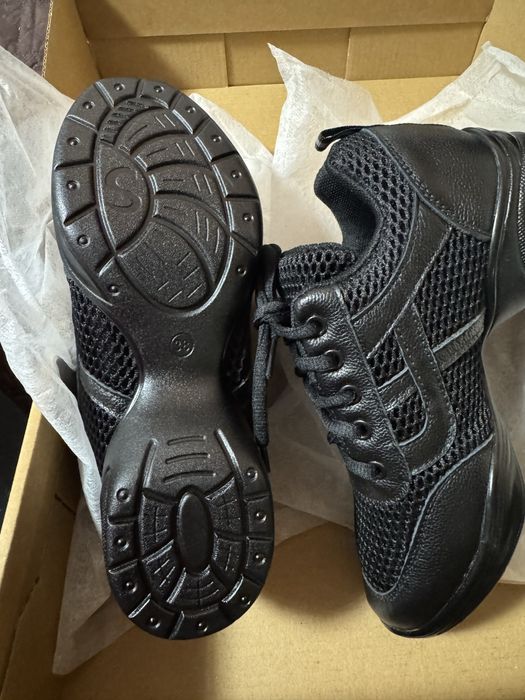 Обувки за народни танци