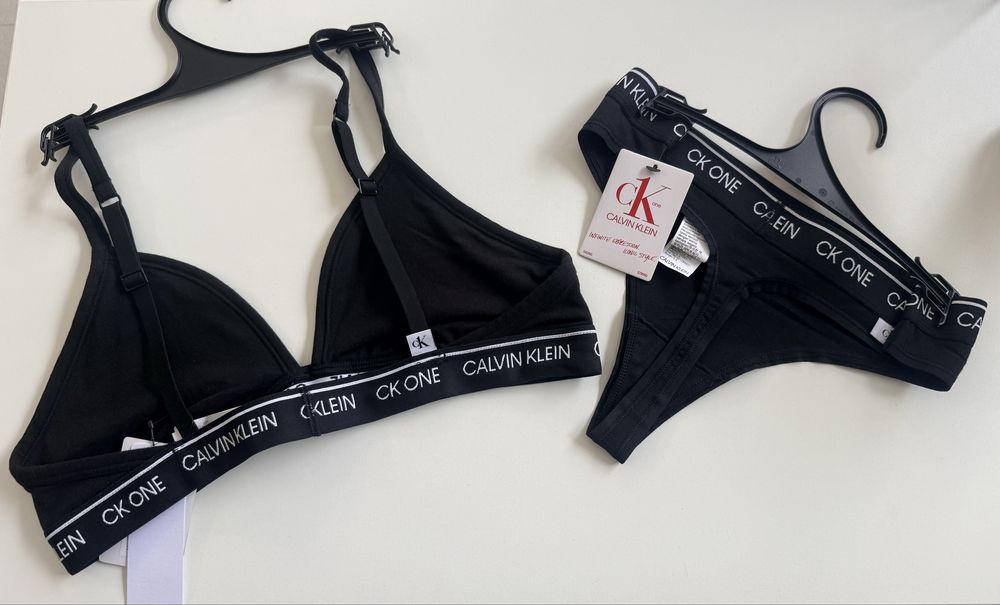Комплект бюстие и прашки  Calvin Klein /L/