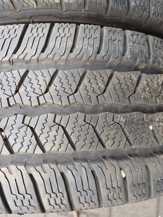 Гуми 215/60/17С Континентал