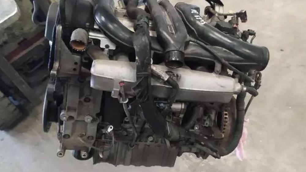 Продавам отличен двигател, скоростна кутия и оборудване  Волво B6294S