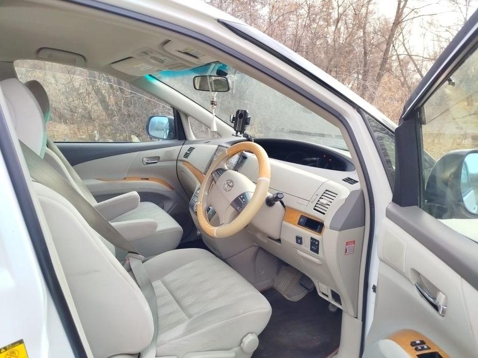 Тойота естима  сатылады.