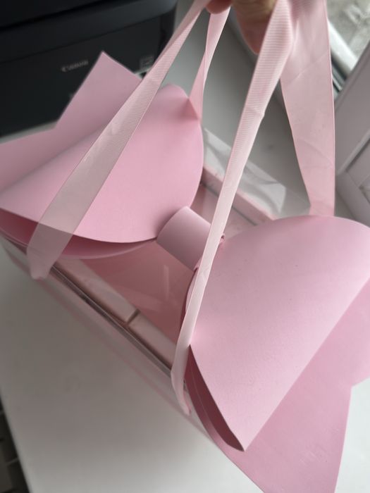 Розовая коробка с бантиком