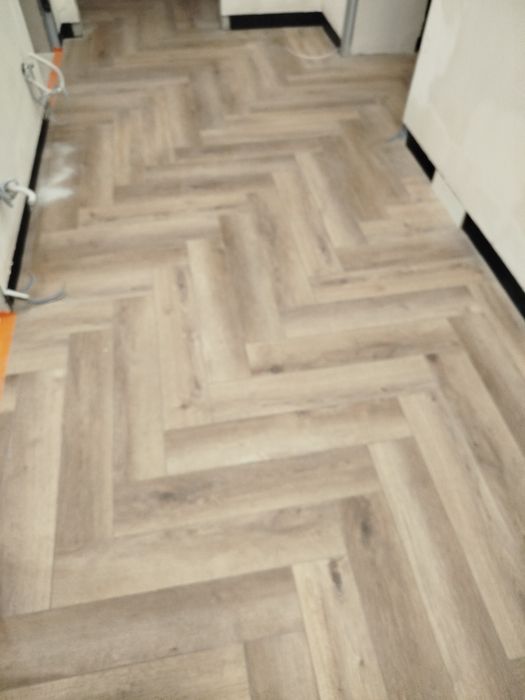 Установка плинтусов