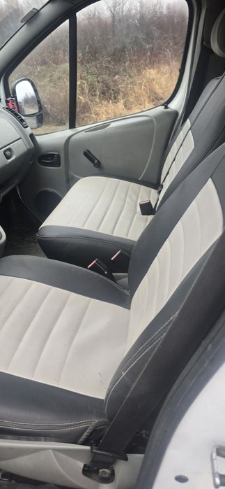 Vand opel vivaro  anul 2004