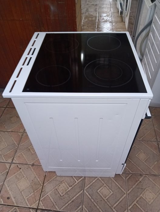 Свободно стояща печка с керамичен плот Gorenje с 2 години Гаранция