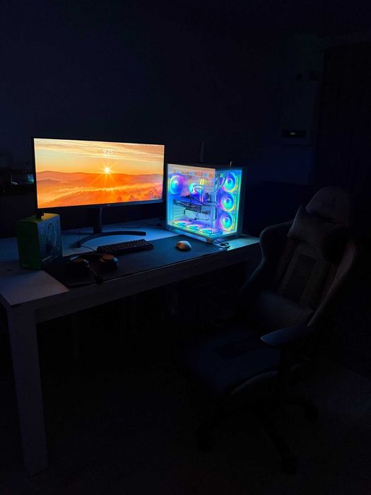 PC gigabyte RTX 4060 + monitor lg + scaun gaming corsair