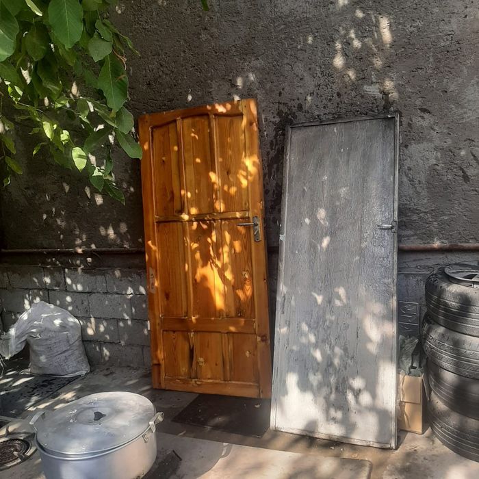 Деревянный дверь