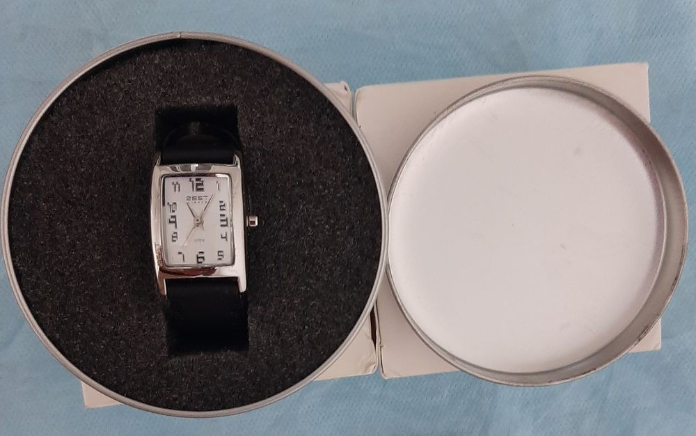 Часы  корейского  производства