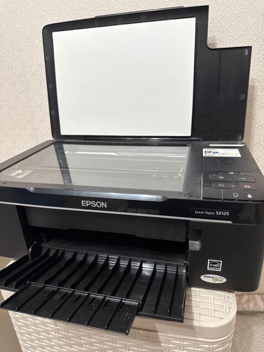 Продам цветной принтер EPSON SX125