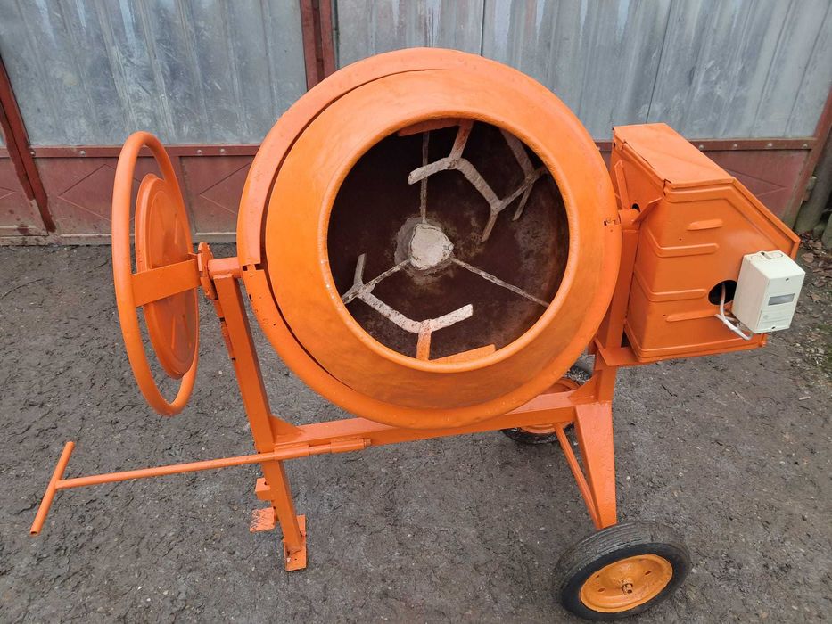 betoniera de 230 litri la 2,20 Volti