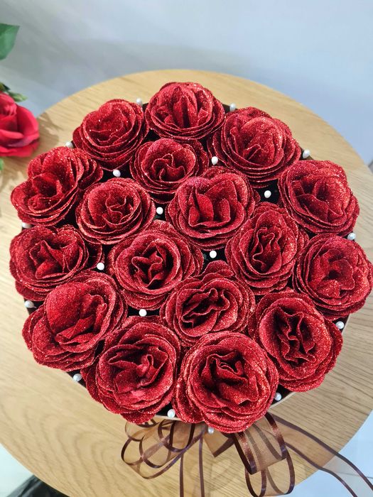 Кутия с вечни рози,сапунени рози, подаръци