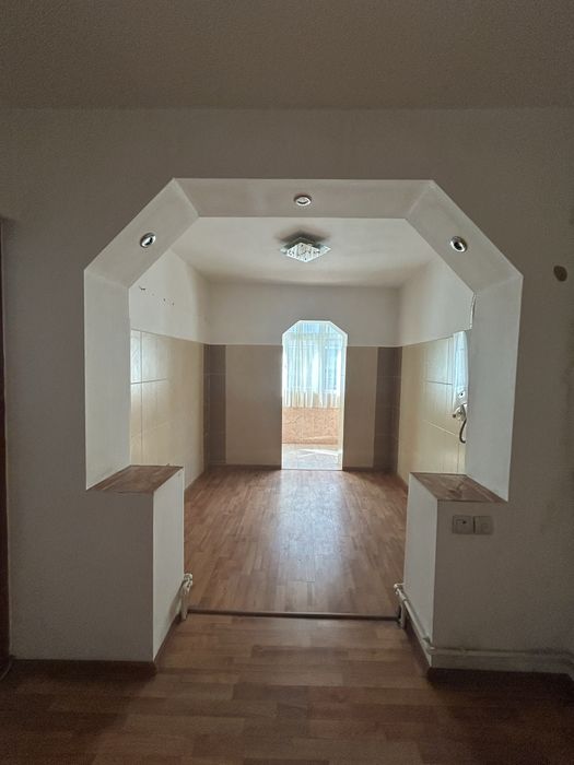 Apartament de vanzare 2 camere , cu garaj. Judet Valcea, oras Berbesti