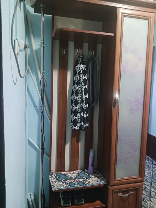 Продаём мебель кухонный угалок угалок для зала