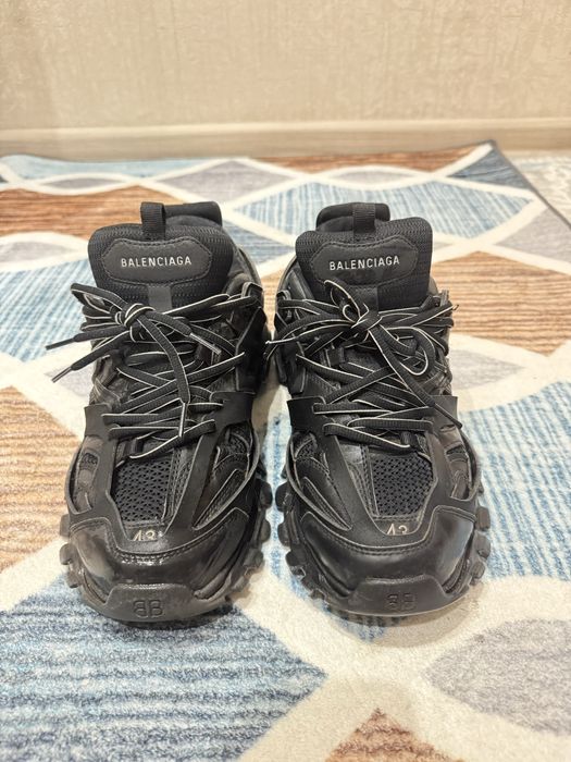 Продаю Balenciaga track 1 черные