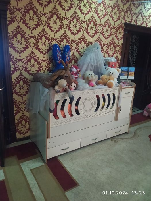 Детская мебель кровать и шкаф