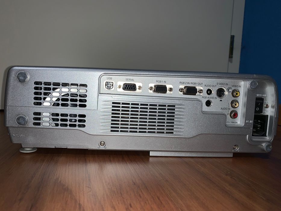 Мултимедиен проектор Panasonic PT-L735E