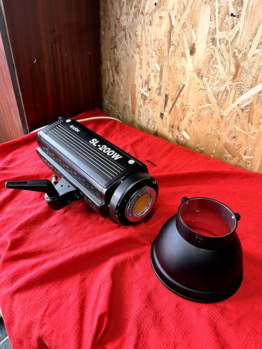 Godox SL200W LED Video Light – Montură Bowens