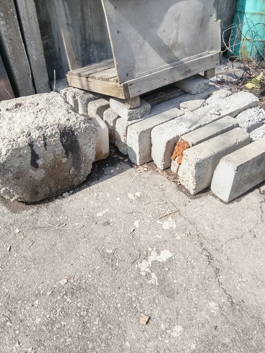 Бетонные бардюры.