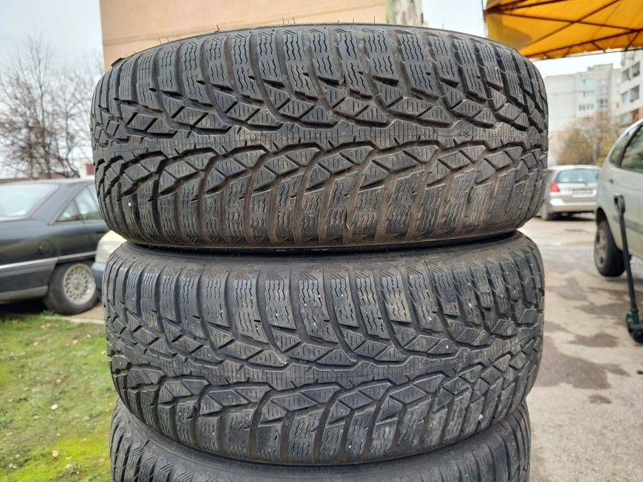 Продавам 4 зимни гуми 205/55/16 Nokian