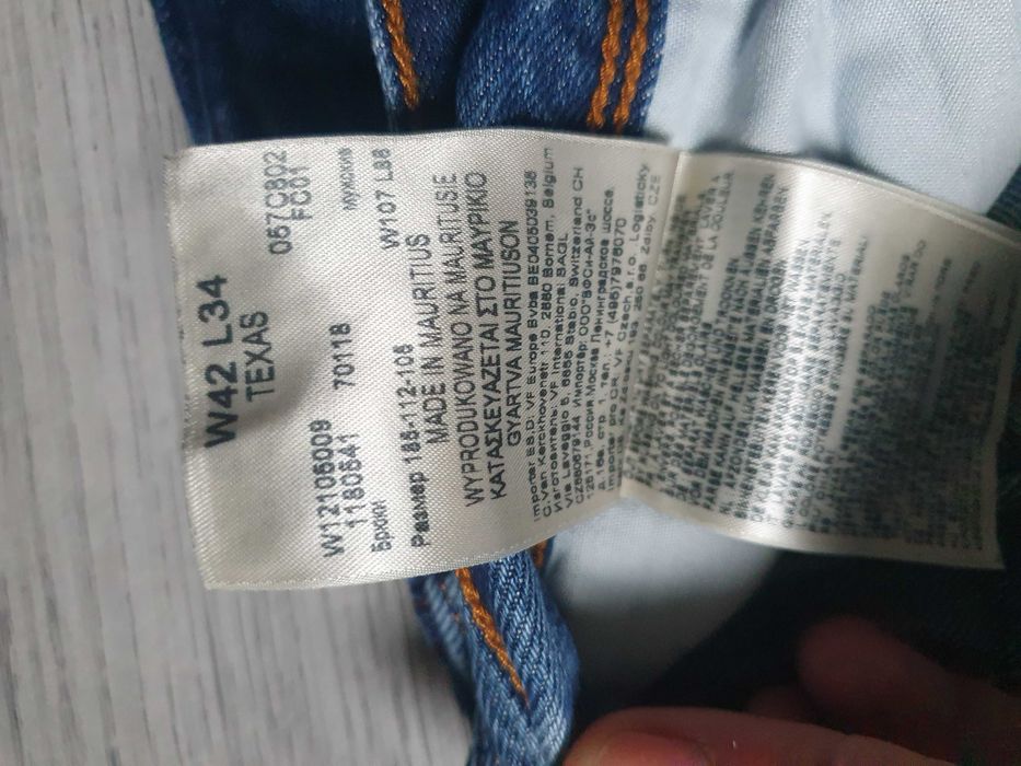 Blugi WRANGLER "Texas" - Marime W42 L34 (Talie 104 cm)