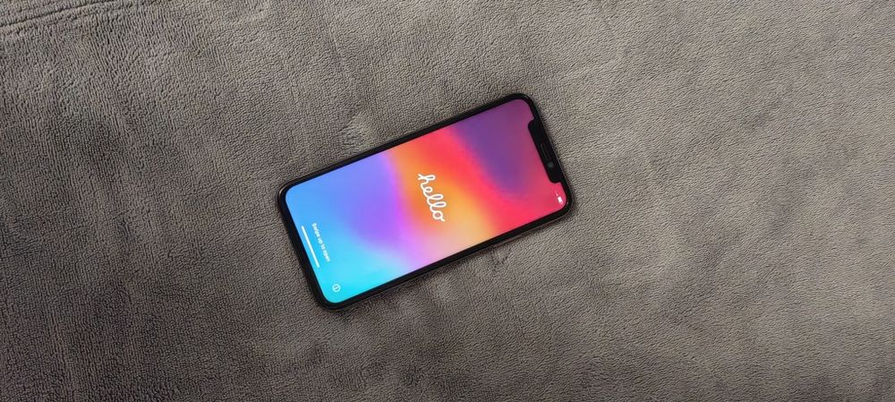 Продам iPhone 10 в отличном состоянии