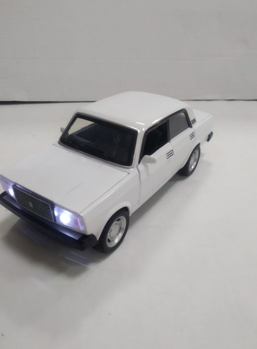 Продам машинки игрушечные железные