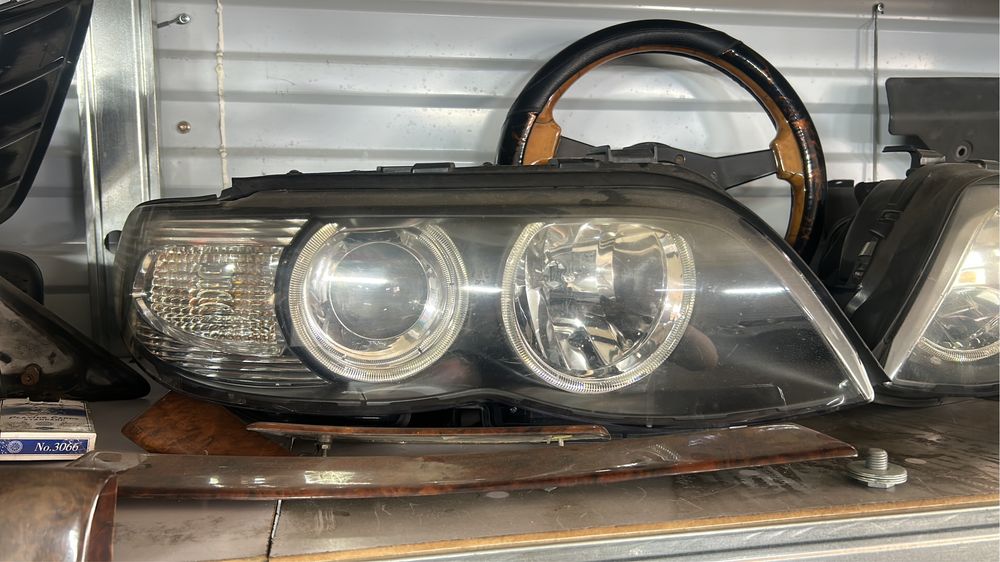 Продам фары от Е53. Рест. Оригинал. Пара