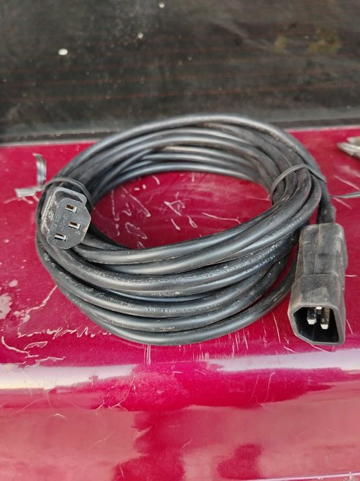 Удлинитель кабеля питания.