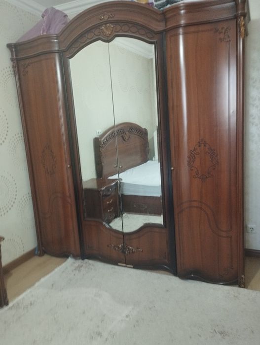 Спальни гарнитур продам. Район экспо