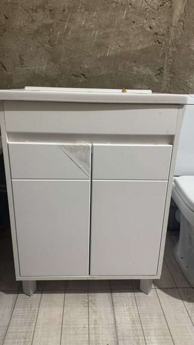 Срочно продам раковина с тумбой ,, новый