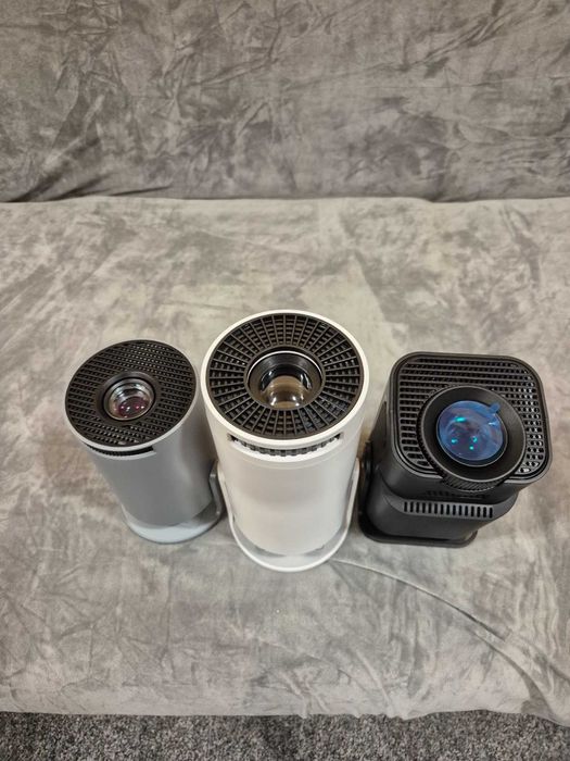 3 броя мини проектора с wifi i android.
