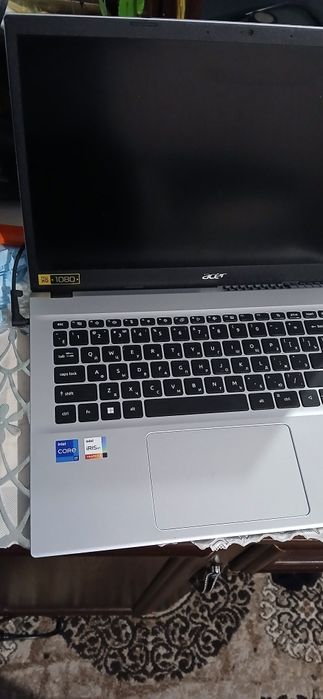 notebook i7 8gb 512gb mishka kovrik ichida zaryadka 3 soatga etadi