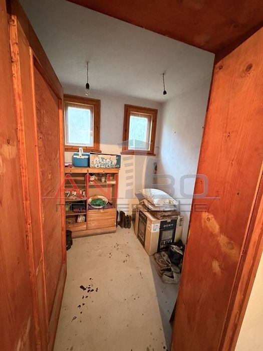 Къща в София, област-с.Говедарци площ 200 цена 180000