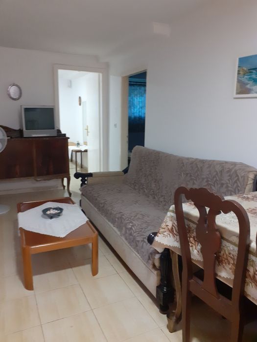 Сграда с три самостоятелни апартамента