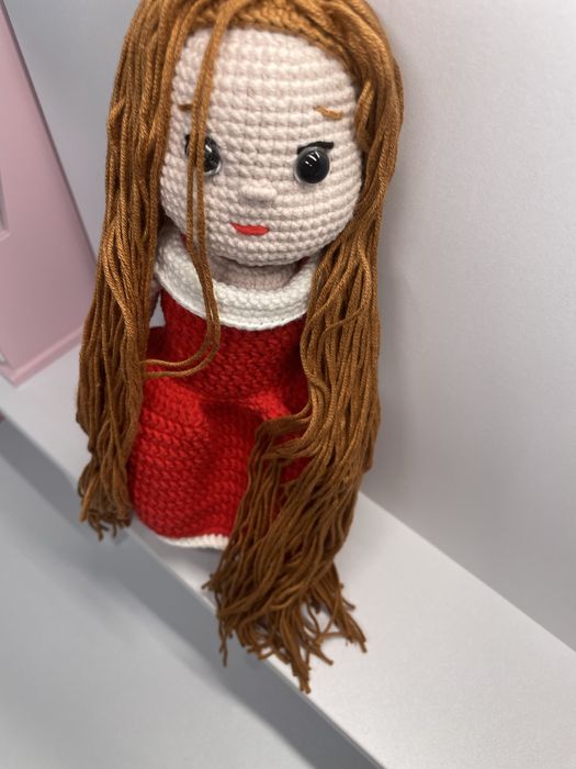 Păpușă Amigurumi croșetată manual