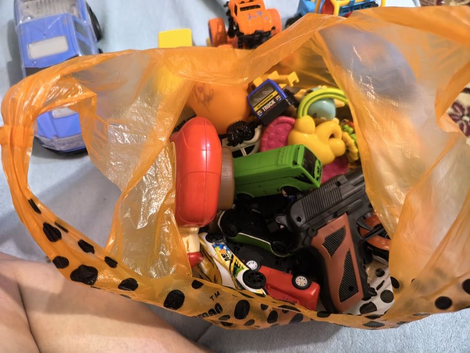 Игрушки все за 4 тыс есть сломанные