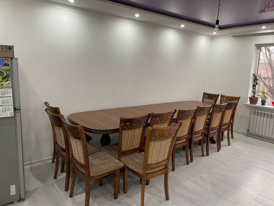 Стол  4,5 м со стулями 10 шт