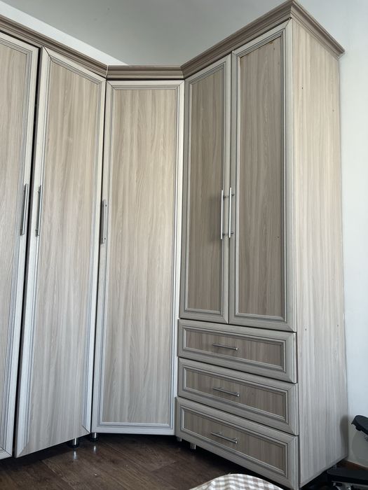 Шкаф угловой в спальный