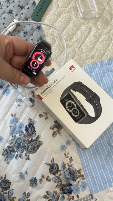 Часы HUAWEI Band 6