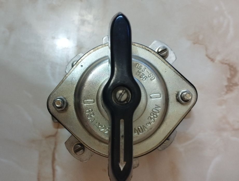 Продам покетный выключатель ПВ-3.