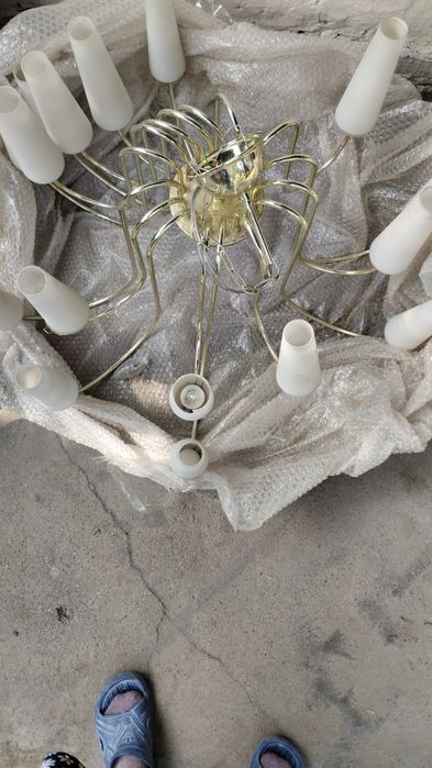 Люстры срочно продам